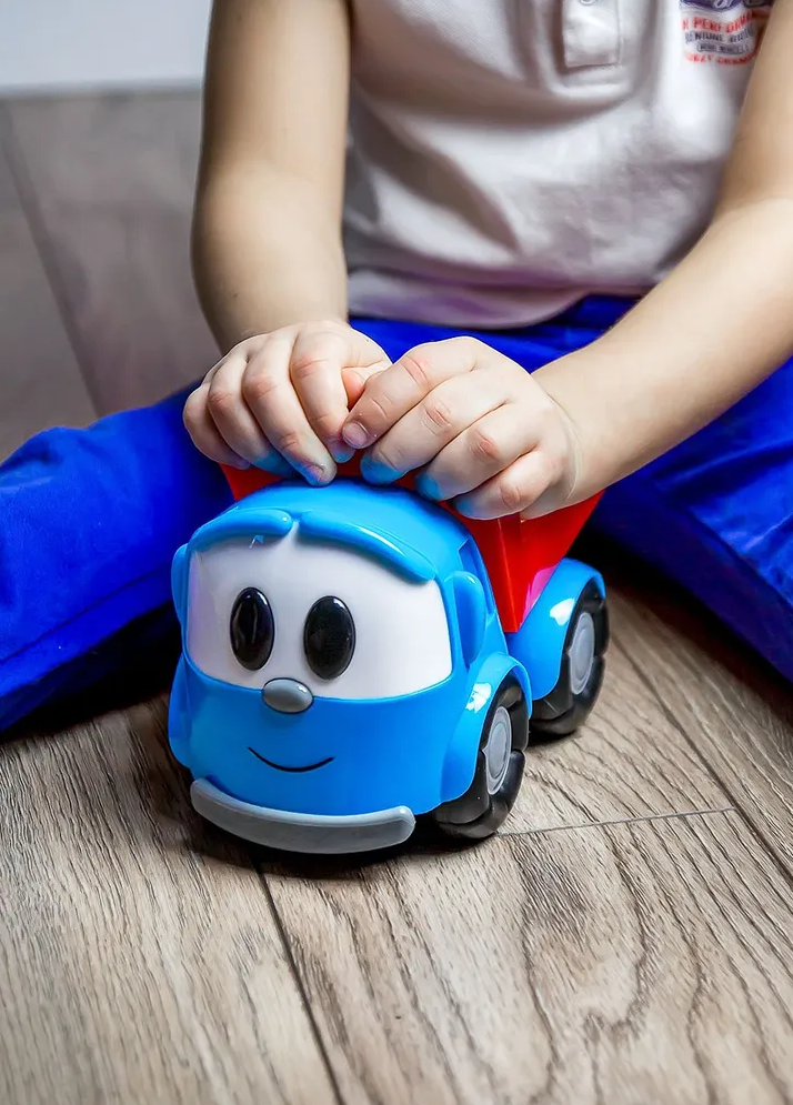 Leo The Truck 7" Toy